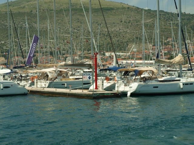 Postavljanje 2 lučka svjetla u Nautičkom centru Trogir